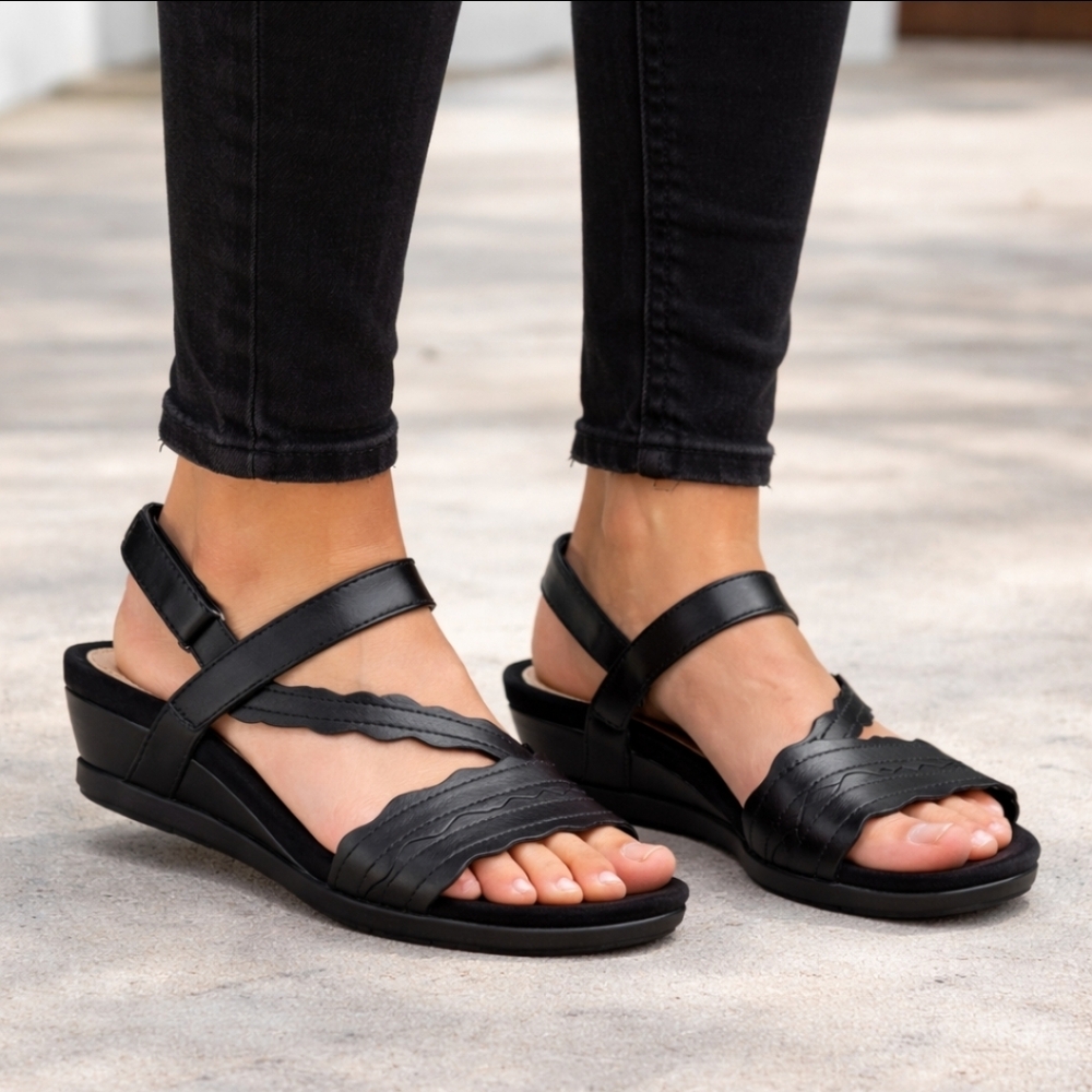 Earth Origins NEW Poppy Modern Minimalist Leather Wedge Comfort Sandals 9.5M
